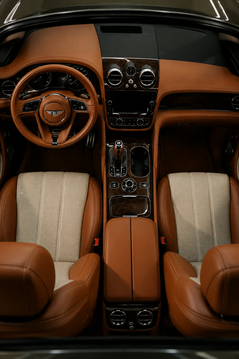 Bentley Bentayga — кадр в стиле студии