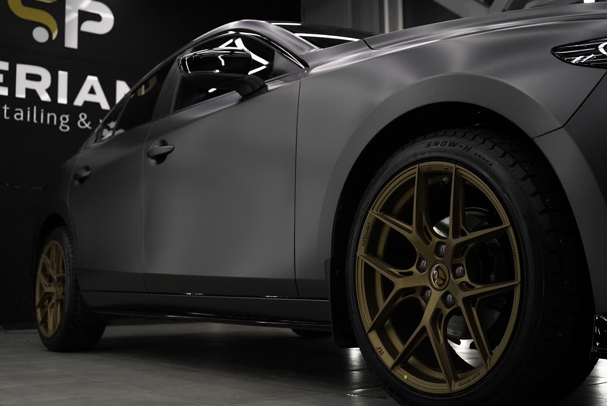 Бронзовые диски на матовой Mazda 3