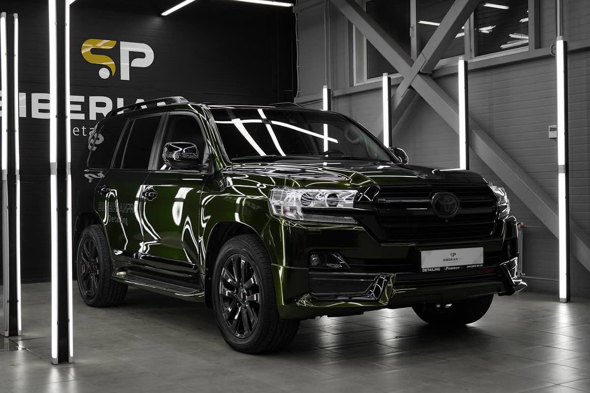 Toyota Land Cruiser 200 в боксе Siberianpro