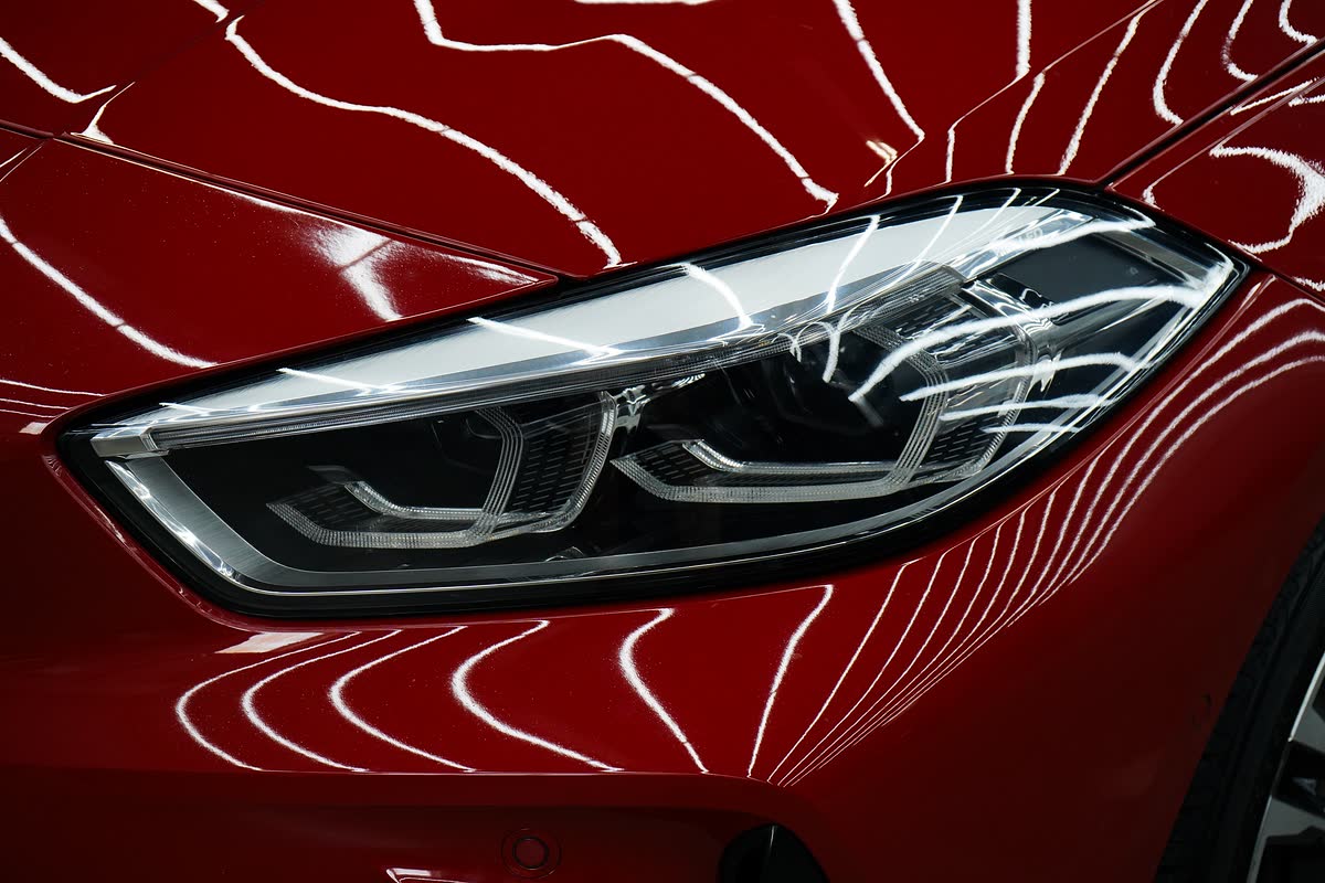 Фара BMW 1 серии крупным планом