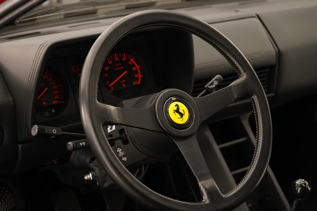 Руль и приборы Ferrari Testarossa