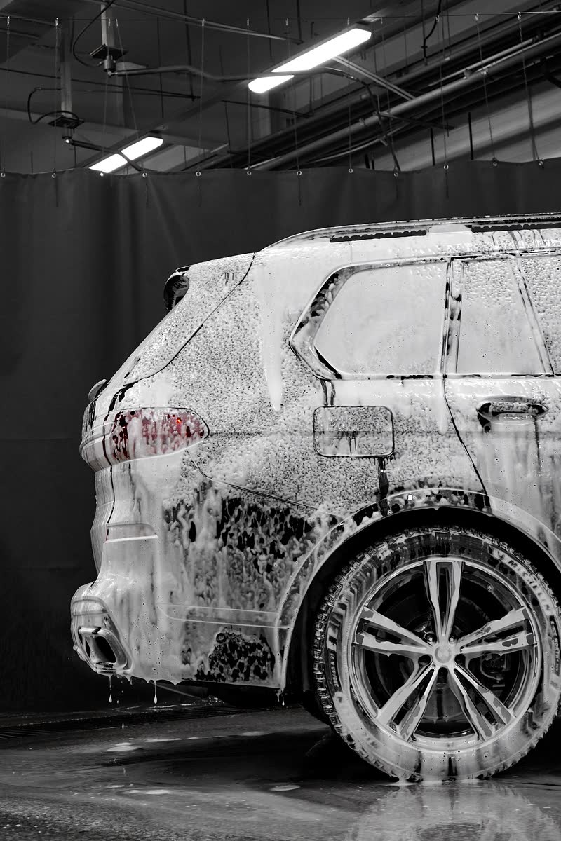 Активная пена на кузове BMW