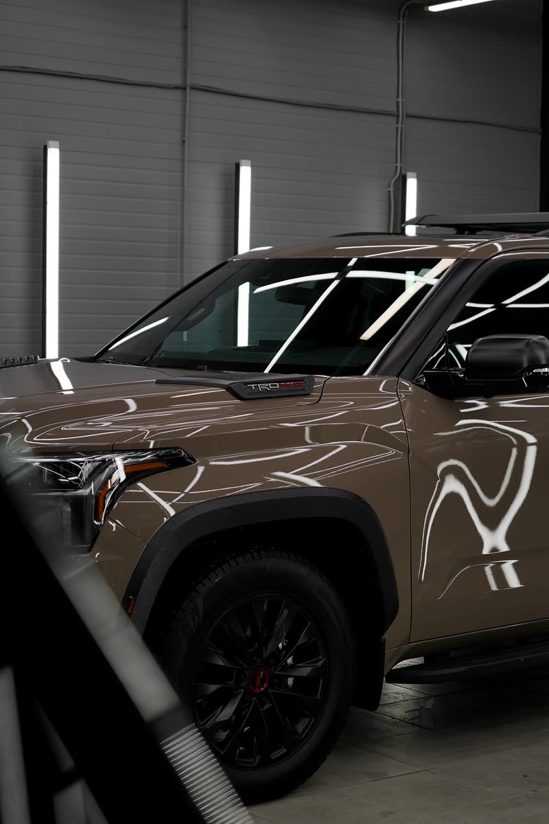 Toyota Sequoia спереди три четверти